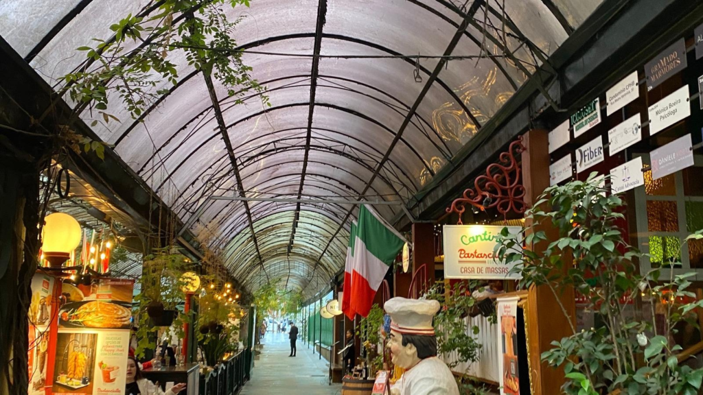 Rua Coberta entre as atrações para aproveitar Gramado em dias de chuva